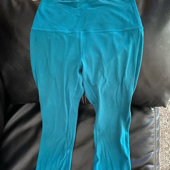Lululemon crop align leggings size 4 - Picture 2 of 3
